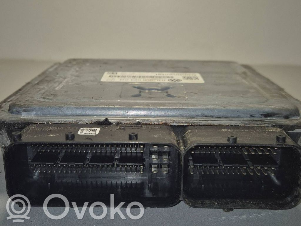 Volkswagen PASSAT B7 Engine control unit/module 