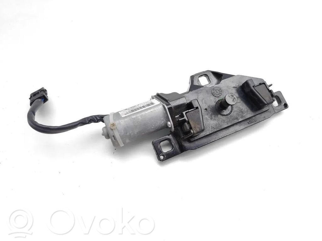 BMW 5 E60 E61 Aizmugurējā pārsega slēdzene 