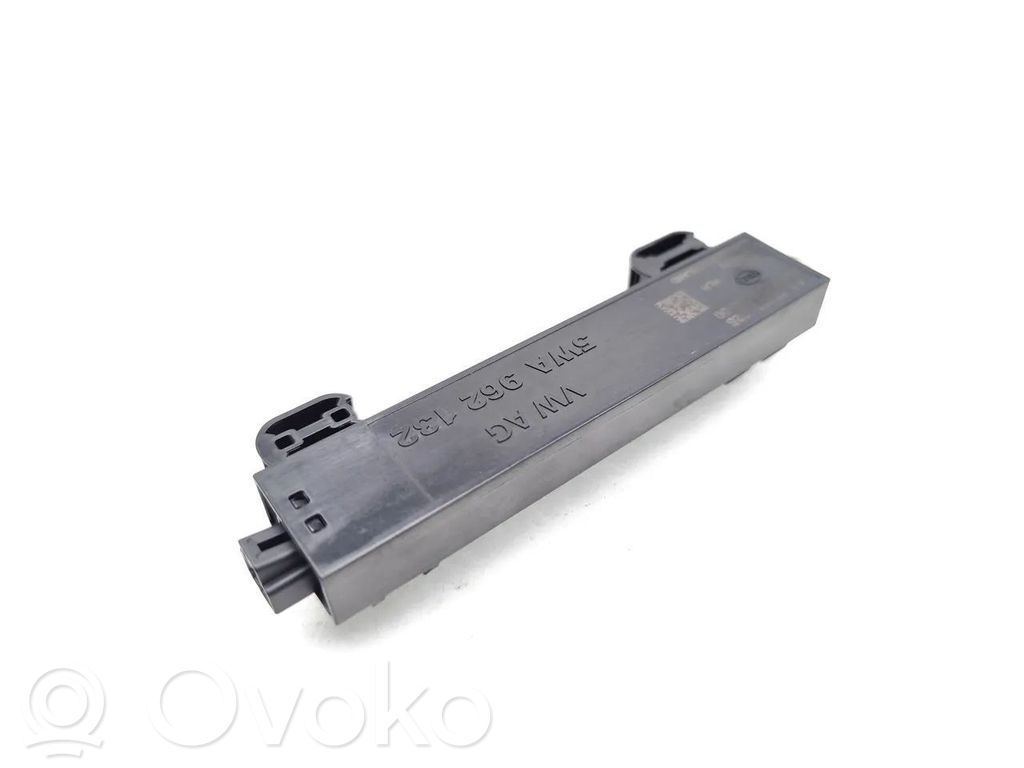 Audi A3 8Y Interjero komforto antena 