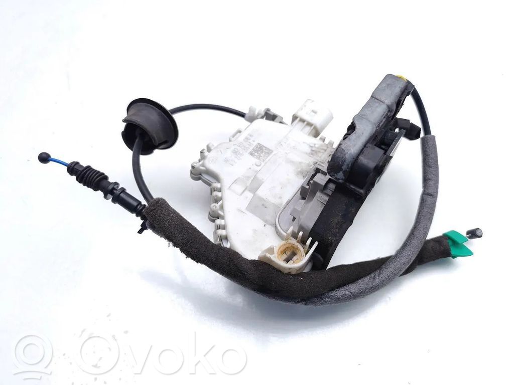 Audi A4 S4 B9 Priekšpusē slēdzene 