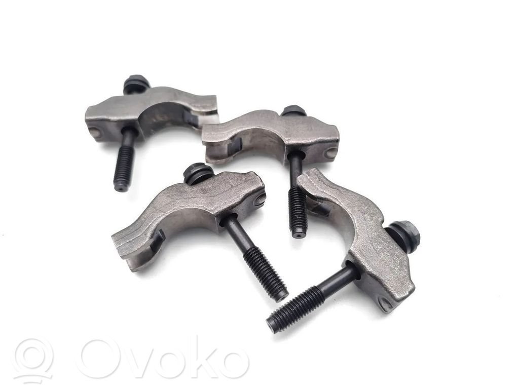 Opel Zafira B Fuel Injector clamp holder 