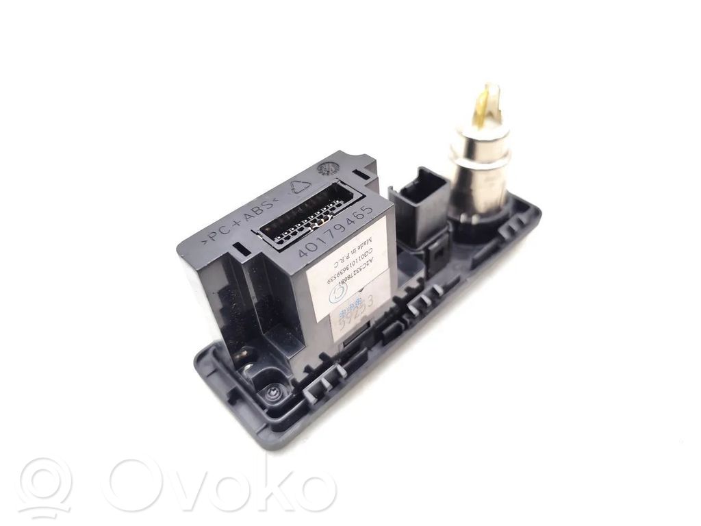 Enchufe conector USB   8X2319C166AD,A2C53252704