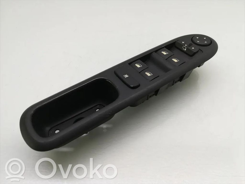 Peugeot 407 Front door electric window regulator 