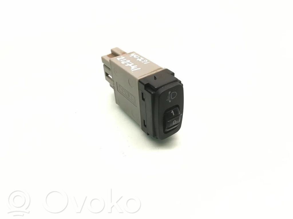 Headlight level height control switch   8A22