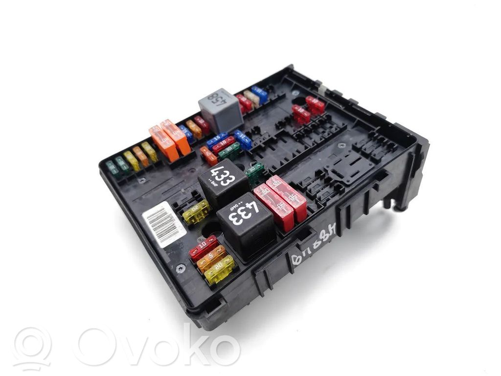 Audi A3 S3 8P Fuse module 