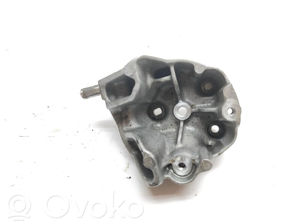 Peugeot 208 II Engine mounting bracket 