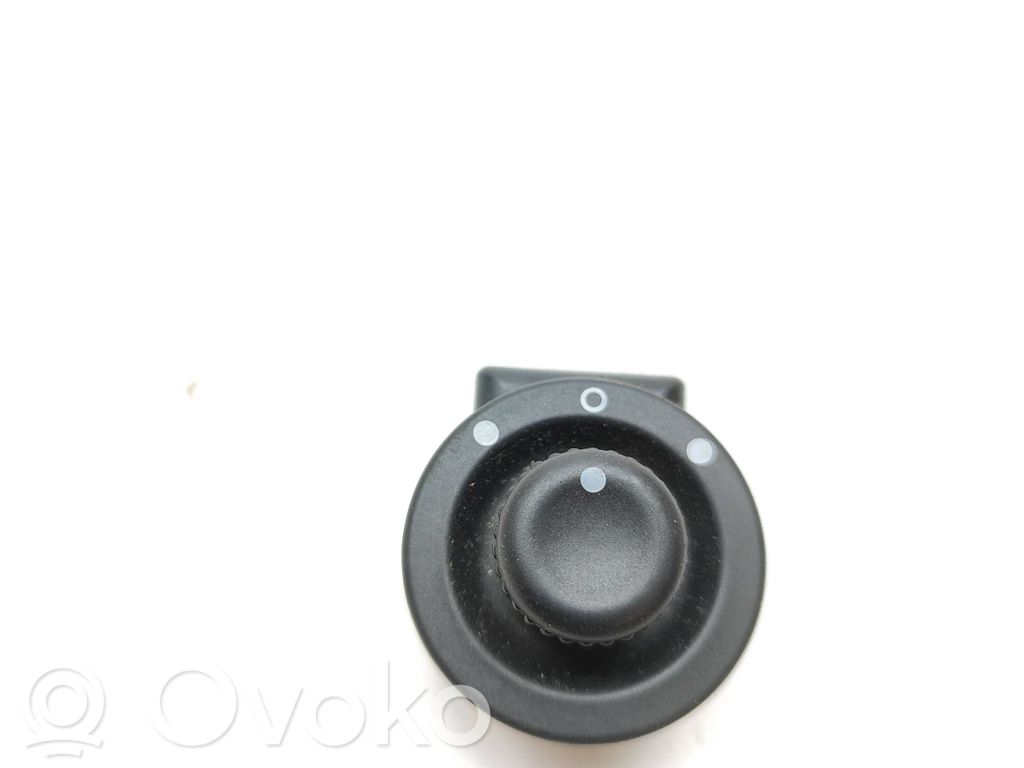 Renault Trafic III (X82) Wing mirror switch 