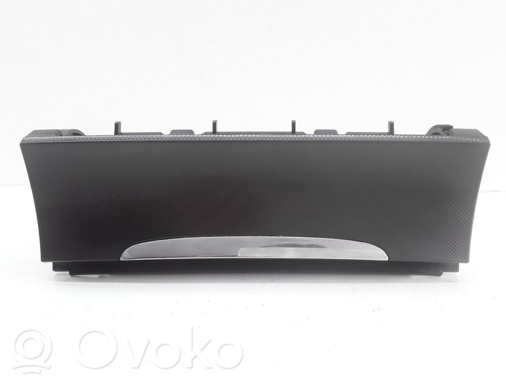 Volkswagen PASSAT B6 Peleninė panelėje 