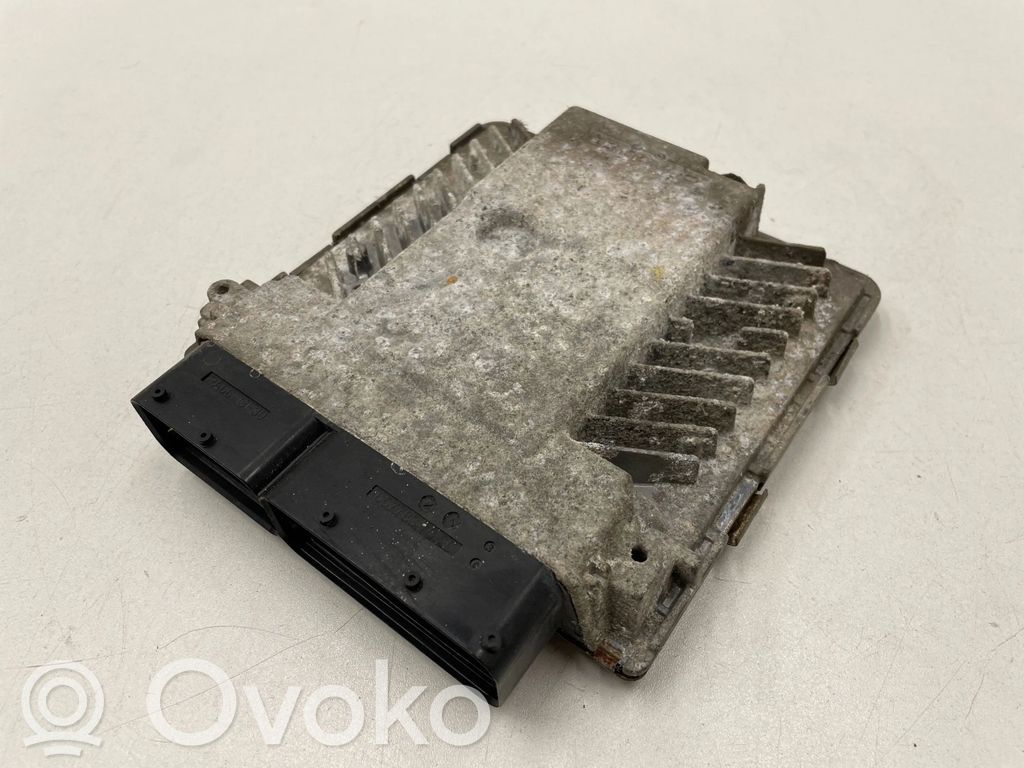 Volkswagen PASSAT B6 Engine control unit/module 