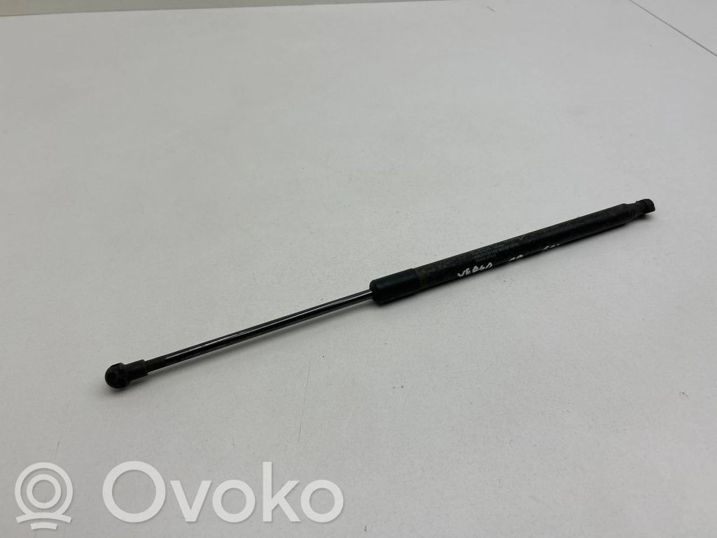 Toyota Verso Tailgate/trunk strut/damper 