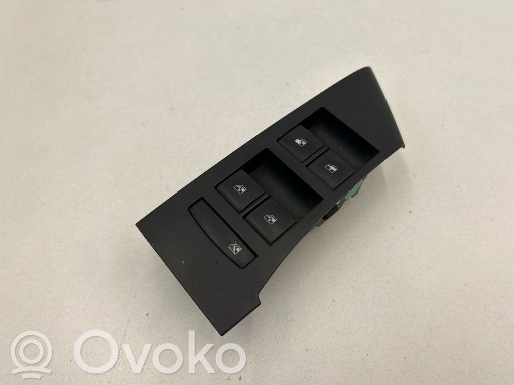 Opel Astra J Interruptor del elevalunas eléctrico 