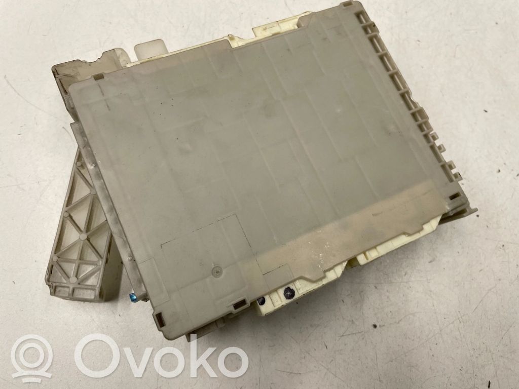 Toyota Prius (XW30) Ramka / Moduł bezpieczników 