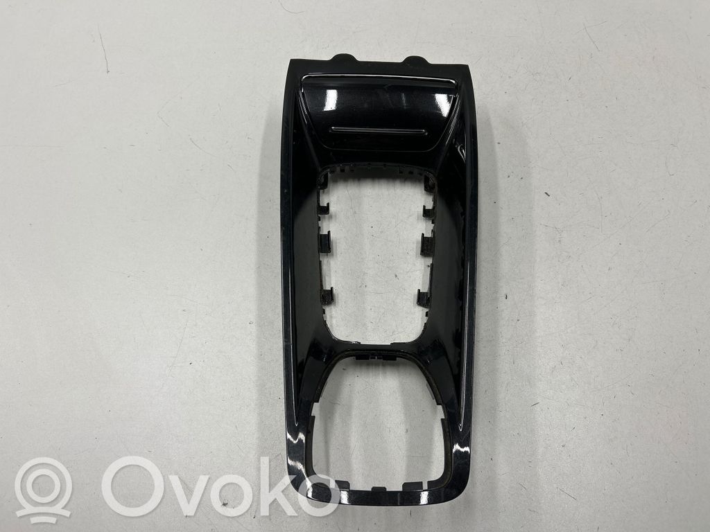 Citroen C5 Ātrumu pārslēgšanas sviras dekoratīvā apdare (plastmasas) 