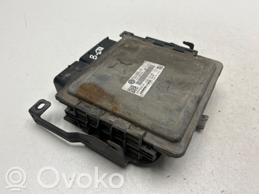 Volkswagen PASSAT B6 Engine control unit/module 