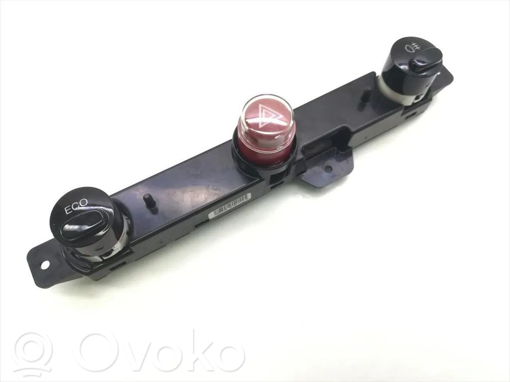 Fiat 500 Botón interruptor de luz de peligro 
