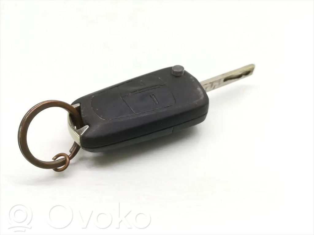 Opel Corsa D Virta-avain/kortti 