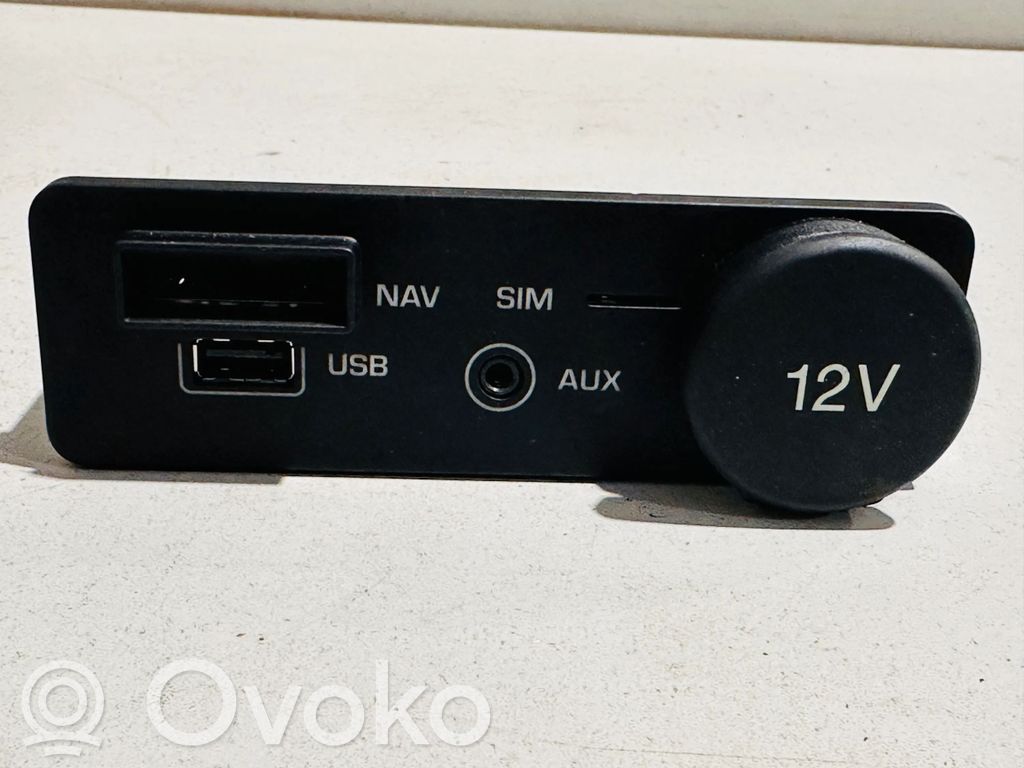 Jaguar F-Pace USB socket connector 