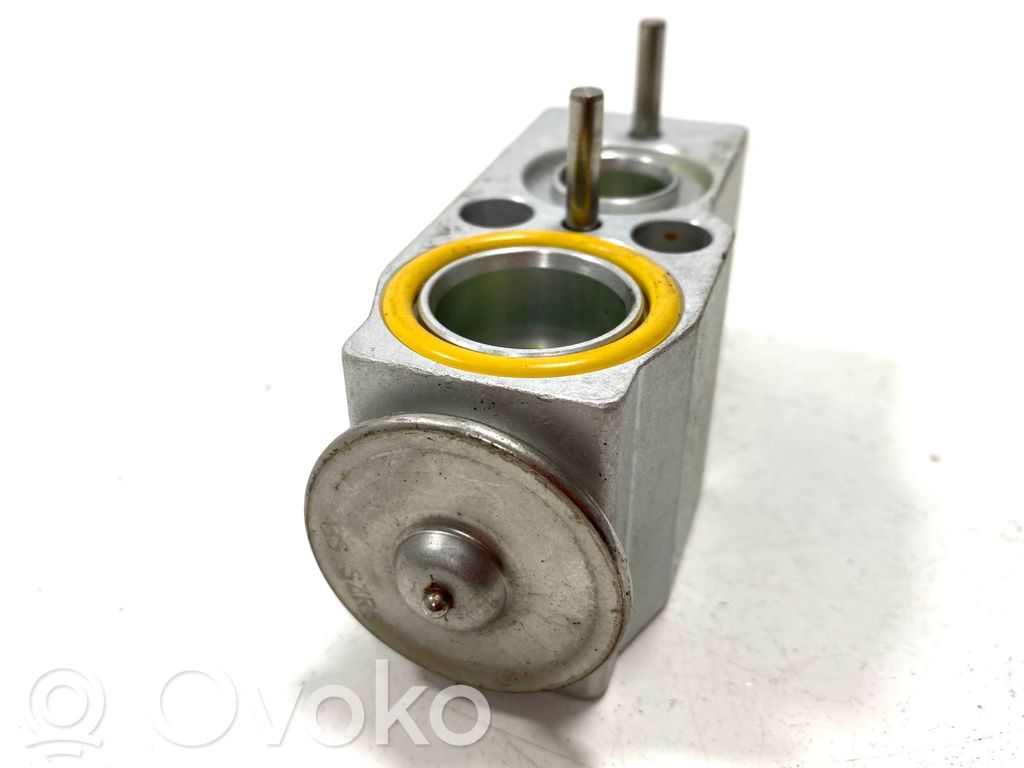 Volvo XC90 Air conditioning (A/C) expansion valve 
