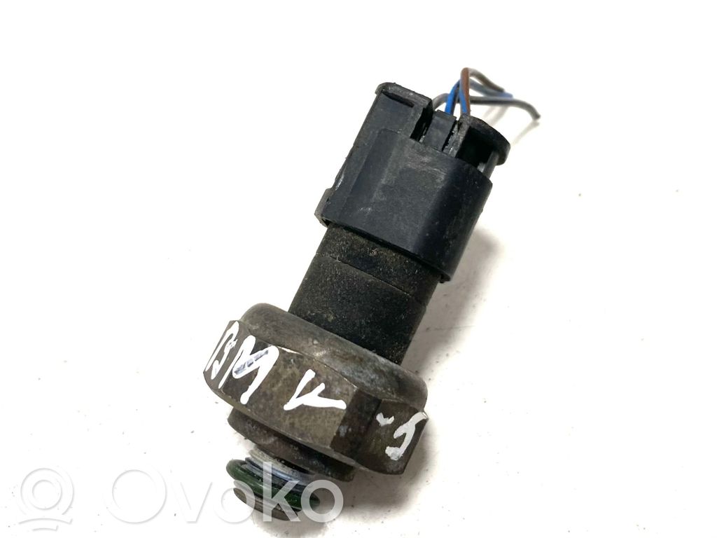 BMW 5 E39 Air conditioning (A/C) pressure sensor 