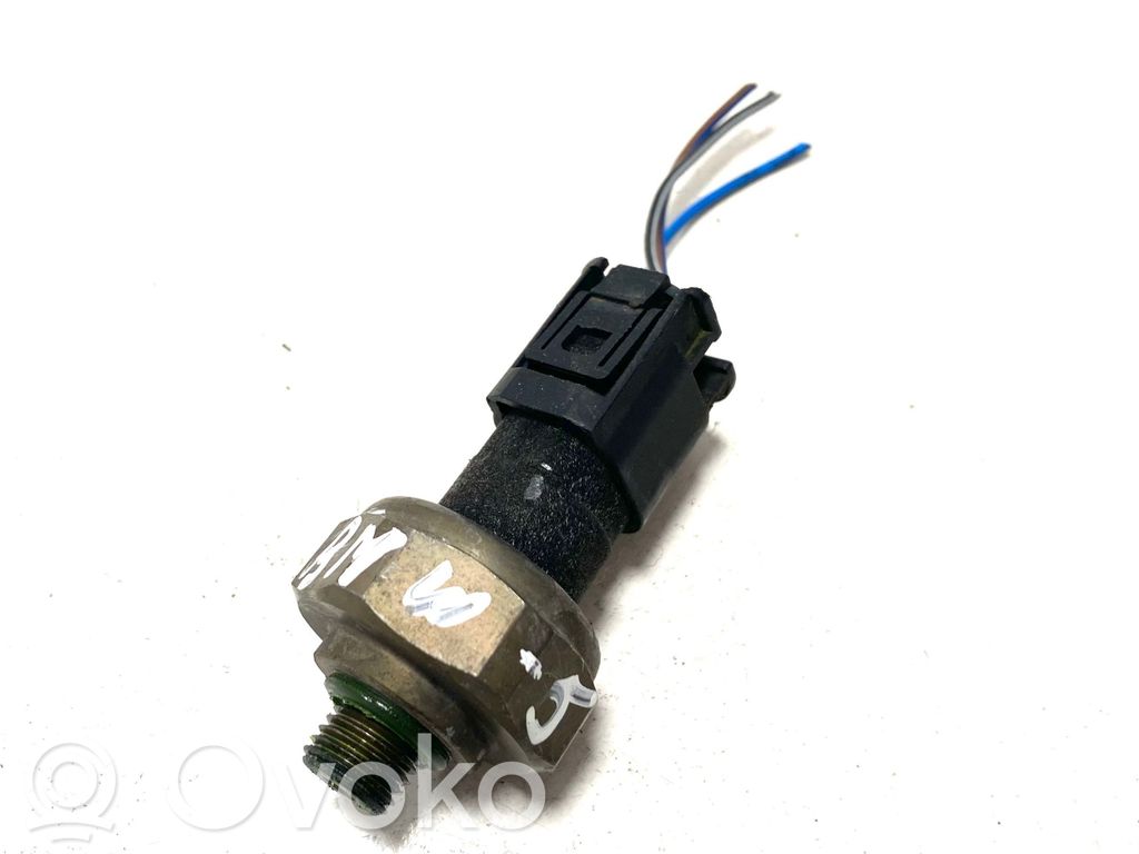 BMW 5 E39 Air conditioning (A/C) pressure sensor 