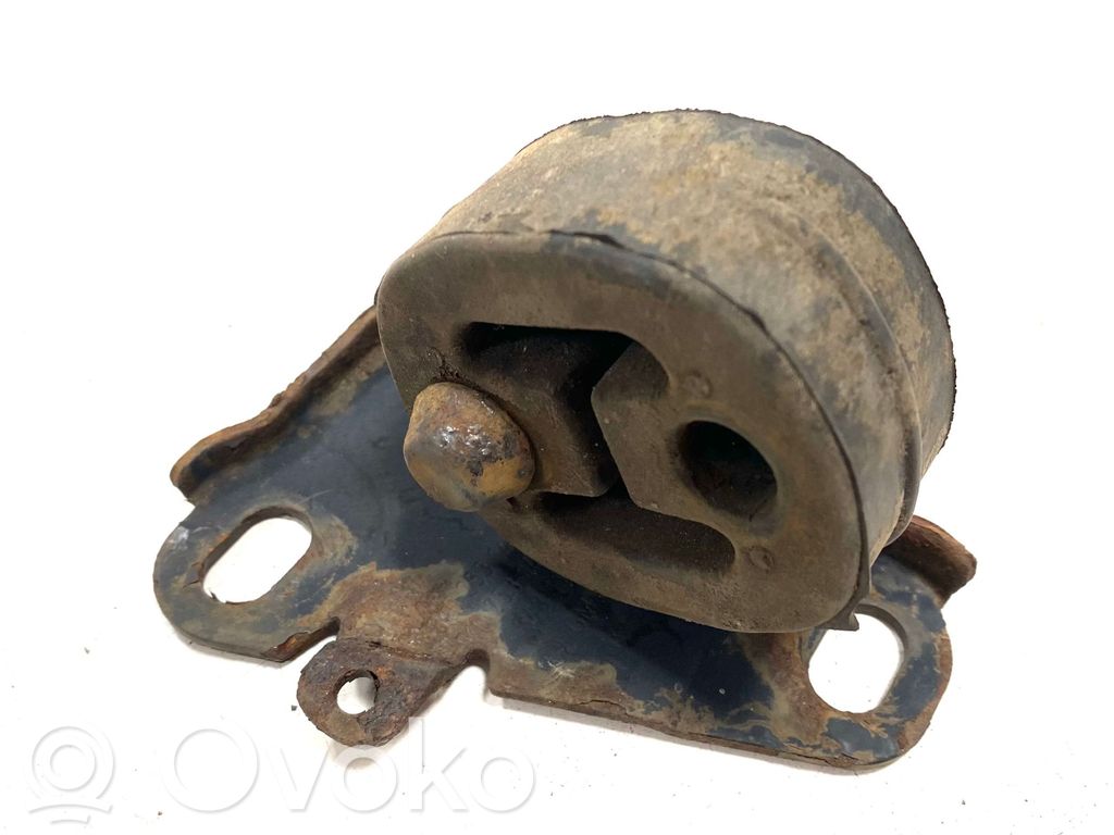 Volkswagen Tiguan Muffler mount bracket/holder 