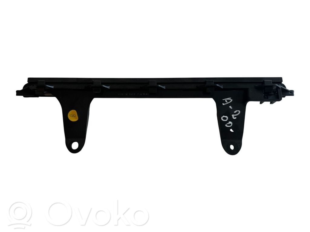 Third/center stoplight   29127002,8Z0945097