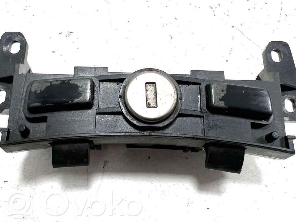 BMW 7 E65 E66 Glove box lock 