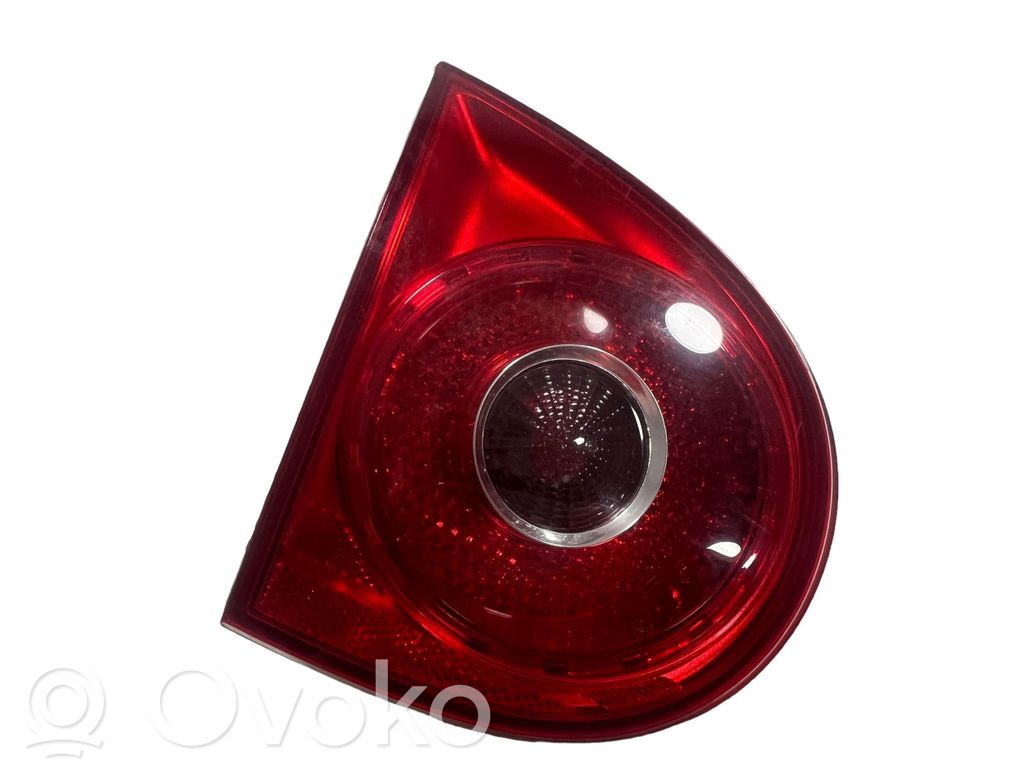 Lampy tylnej klapy bagażnika   1K6945093G,89031705,89031766,1K6945093E