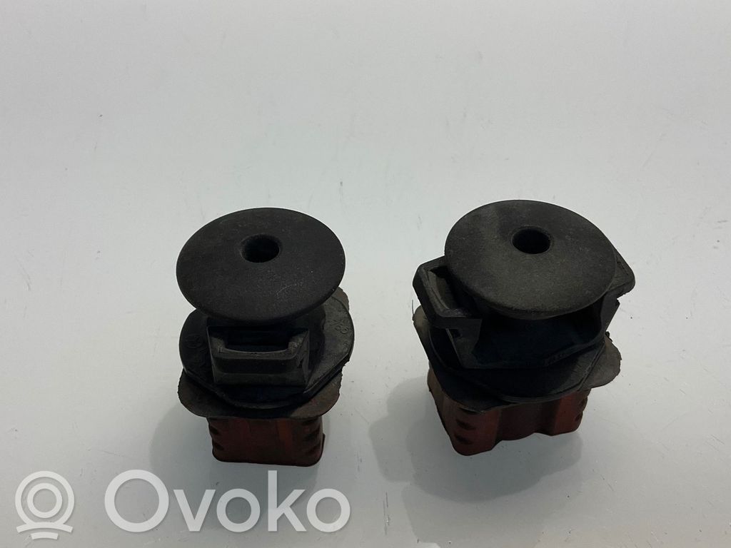 Uchwyt / Mocowanie chłodnicy   A2115040059,2115040059