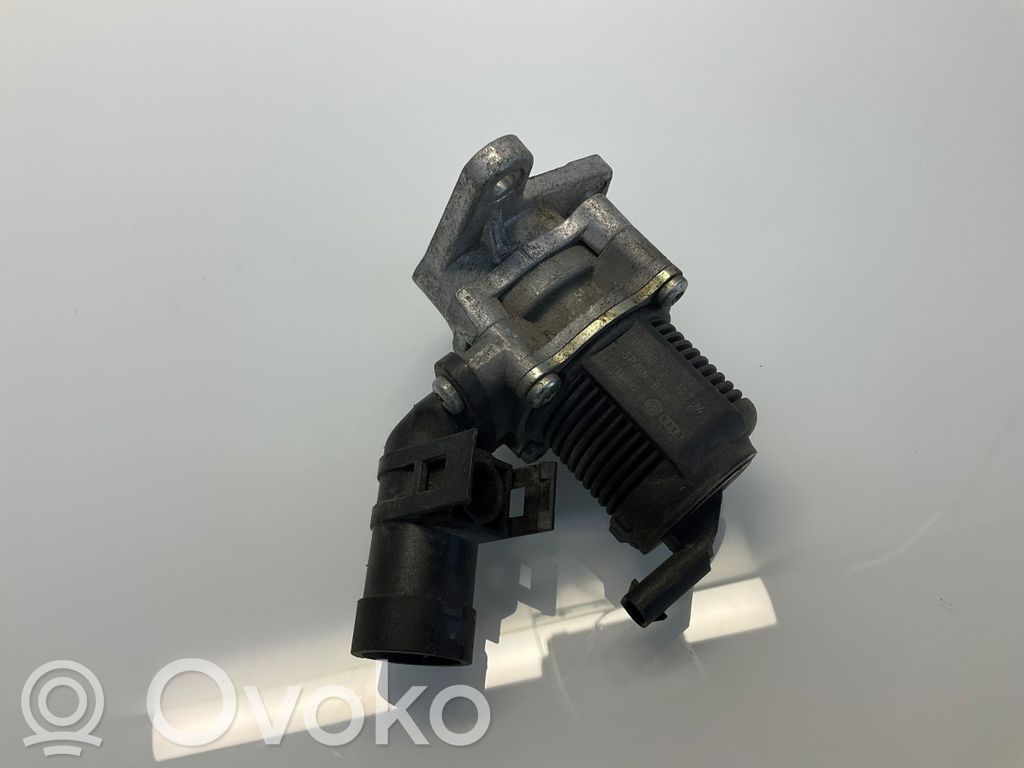 Volkswagen PASSAT CC EGR valve 