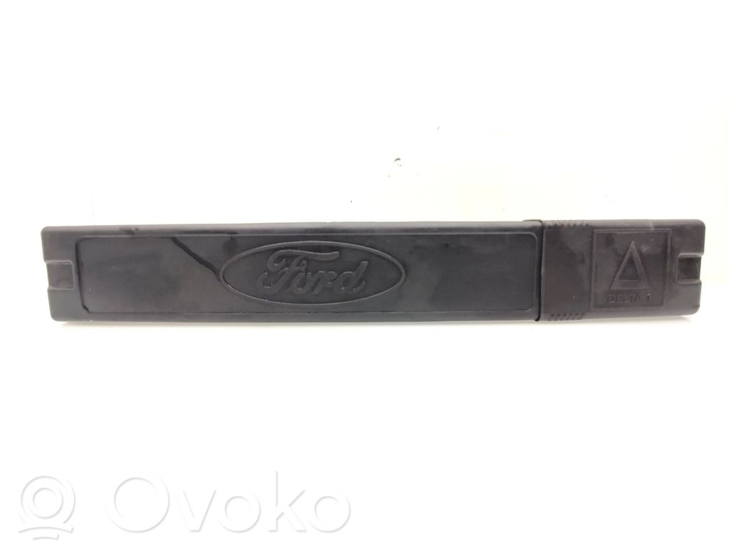 Ford Kuga I Avarinis ženklas 