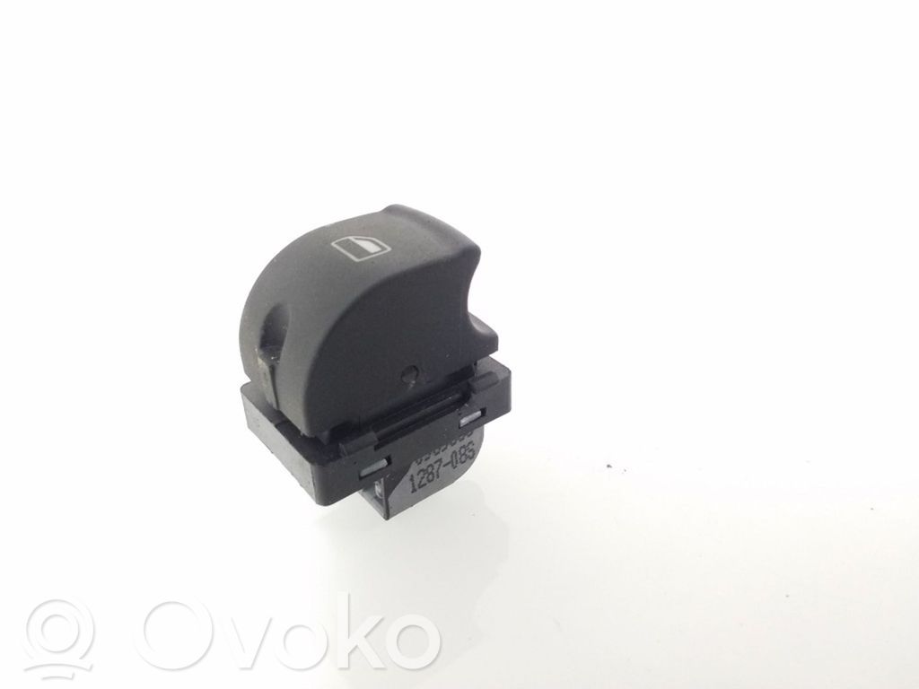 Audi A3 S3 8P Electric window control switch 
