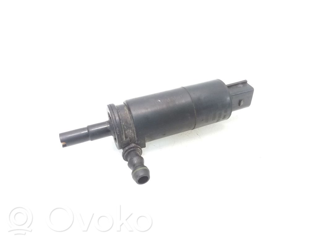 Volkswagen Golf V Headlight washer pump 