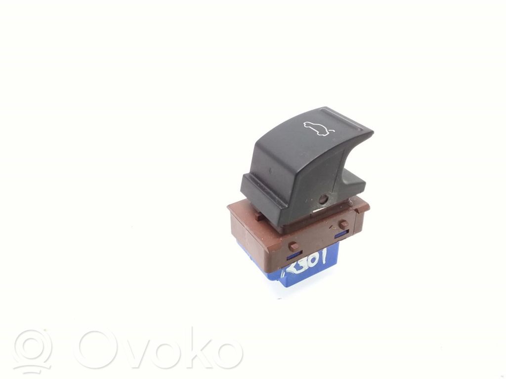 Volkswagen PASSAT B7 Tailgate opening switch 