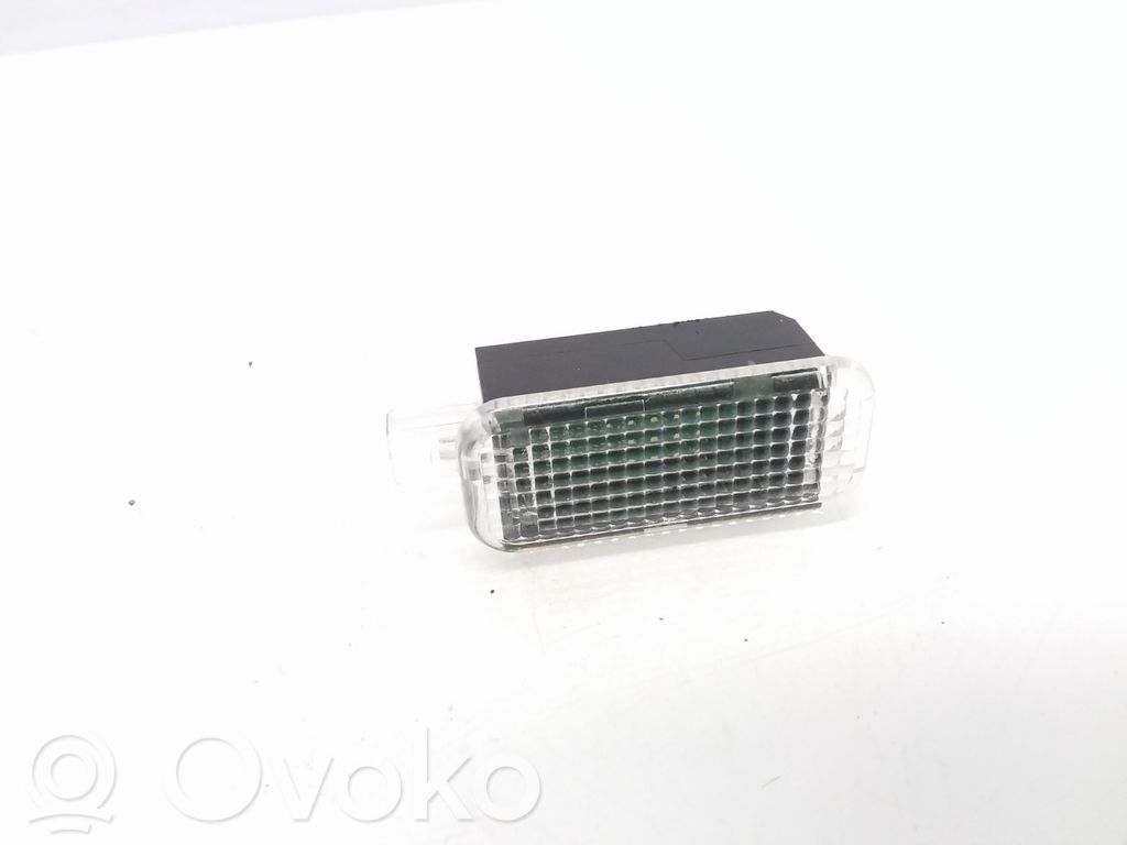 Audi A8 S8 D4 4H Rear door interior light 