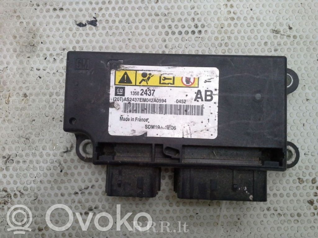 Opel Astra J Airbag control unit/module 