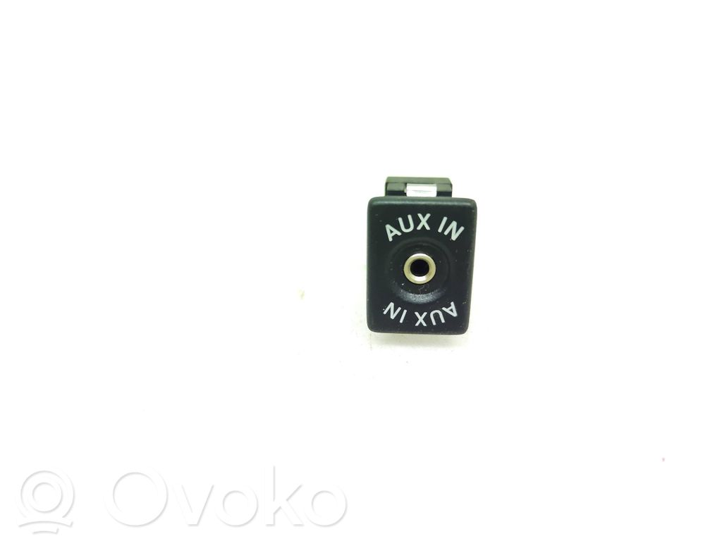 Volkswagen Transporter - Caravelle T5 AUX in-socket connector 