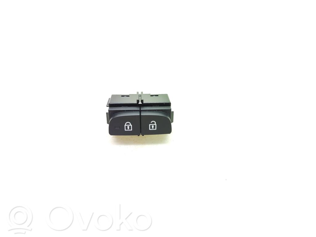 Volvo XC40 Central locking switch button 