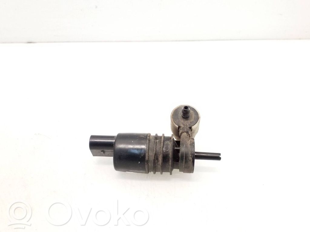 Volkswagen Transporter - Caravelle T5 Windscreen/windshield washer pump 
