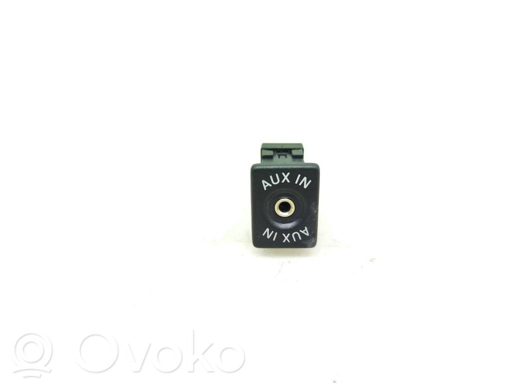 Volkswagen Transporter - Caravelle T5 AUX in-socket connector 