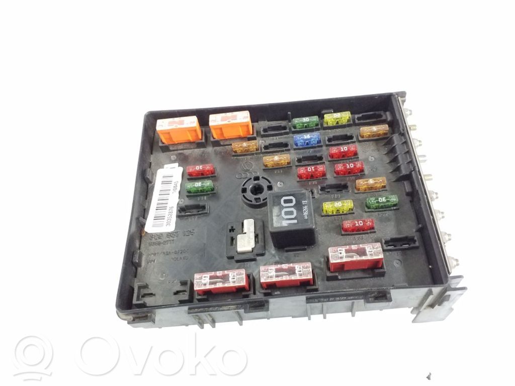 Volkswagen PASSAT B6 Fuse module 