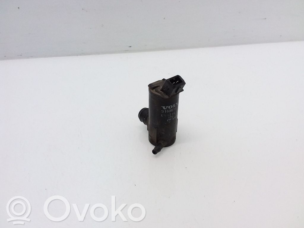 Volvo V70 Windscreen/windshield washer pump 