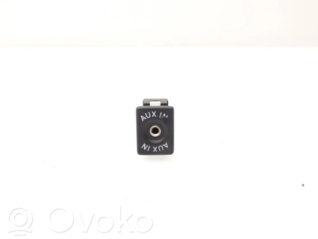 Volkswagen Transporter - Caravelle T5 AUX in-socket connector 