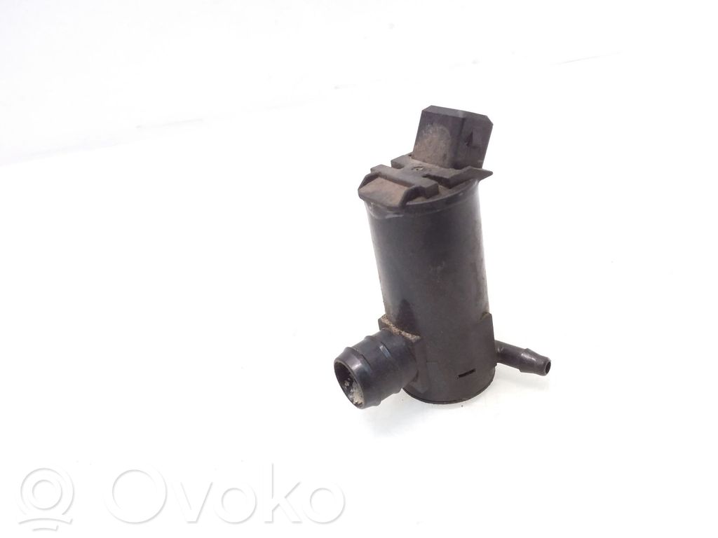 Volvo V70 Windscreen/windshield washer pump 