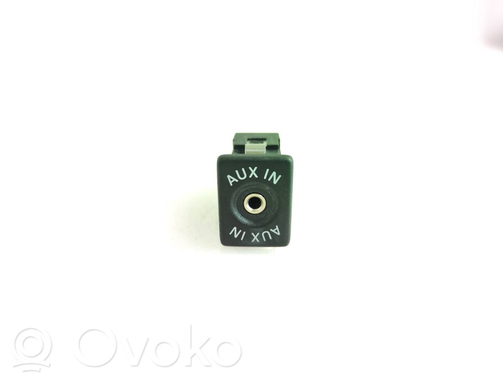 Volkswagen Transporter - Caravelle T5 AUX in-socket connector 