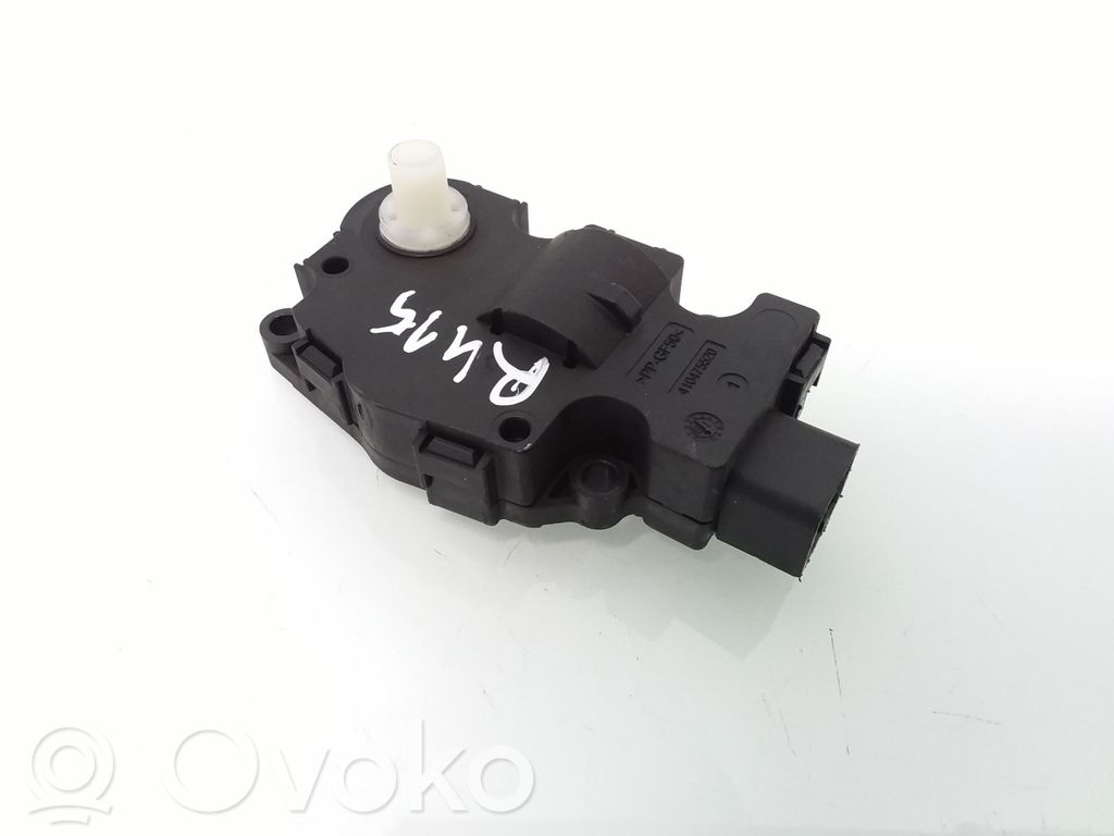 Audi A4 S4 B8 8K Oro sklendės varikliukas 