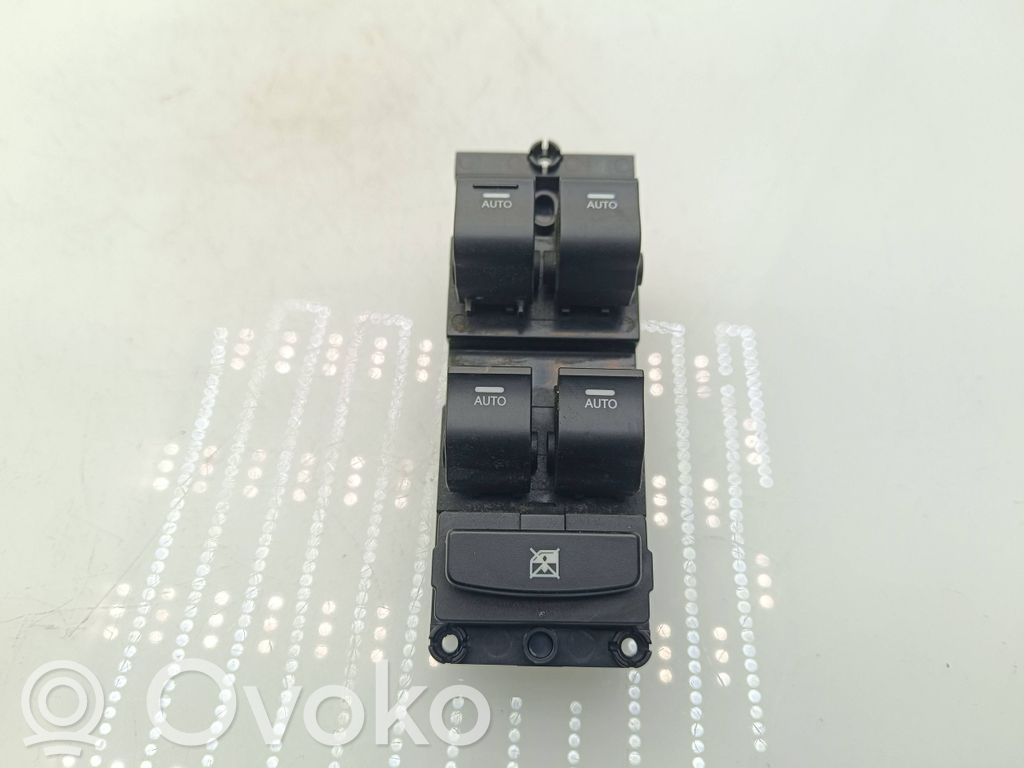 Przyciski szyb   935703Z300,39R4911000,2011510