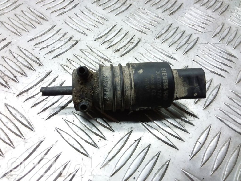 Mitsubishi Outlander Windscreen/windshield washer pump 