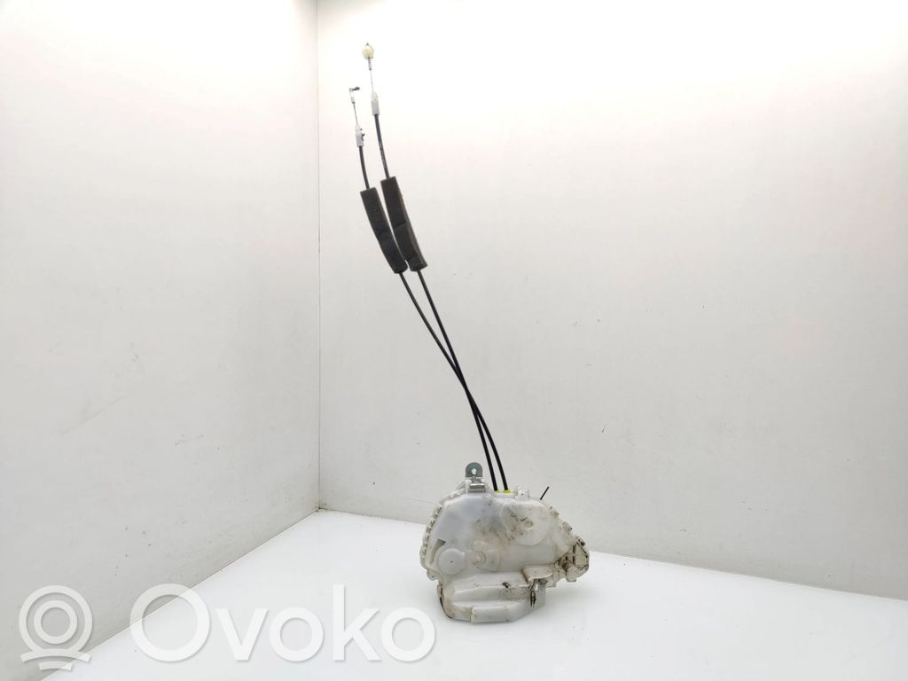 Honda CR-V Front door lock 