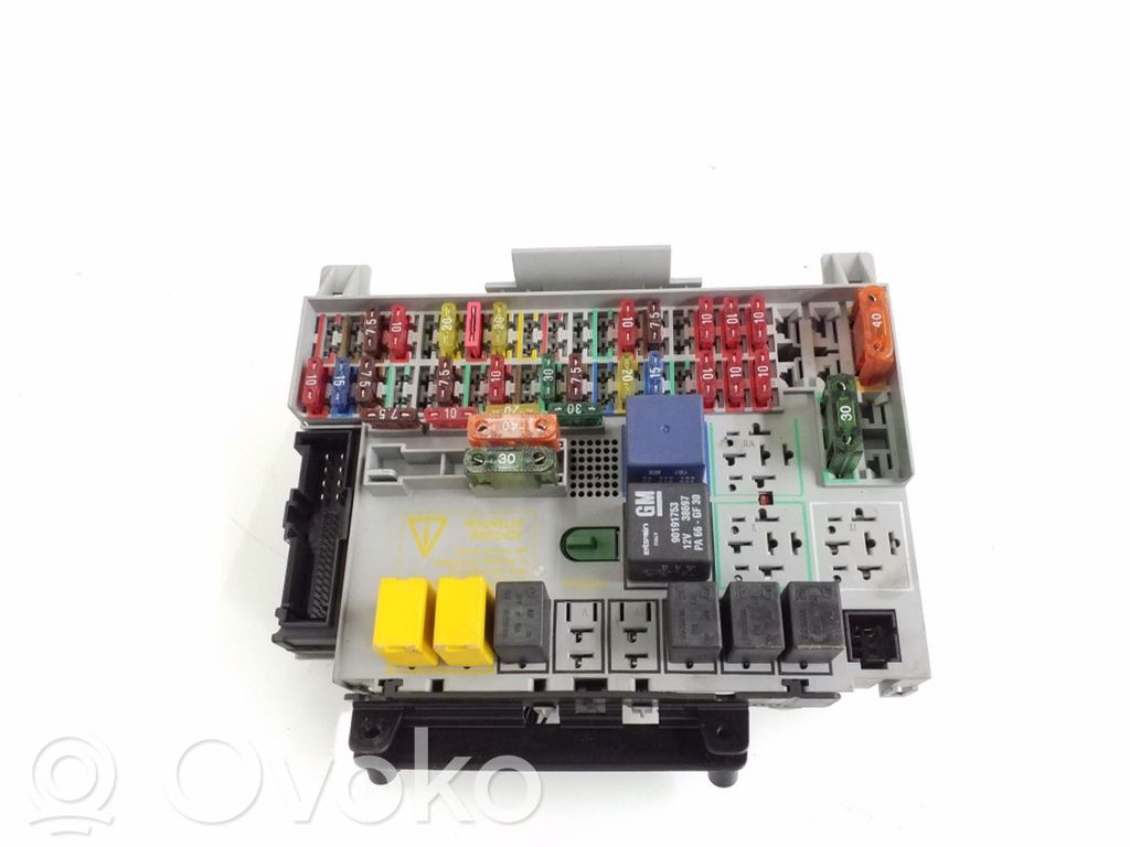 Opel Astra G Módulo de fusible 